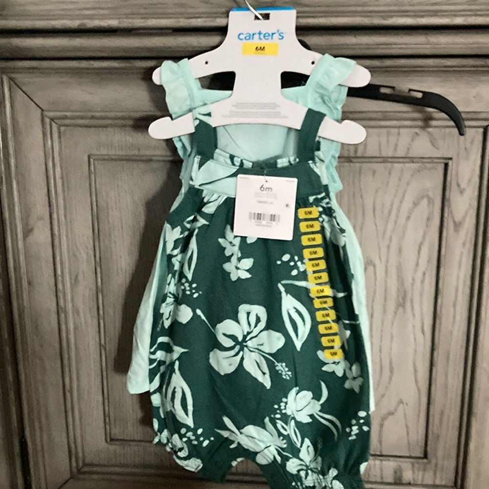 BRAND NEW 2 PIECE OUTFIT SIZE 6 MONTH GIRL! NWT! SMOKE FREE HOME!
